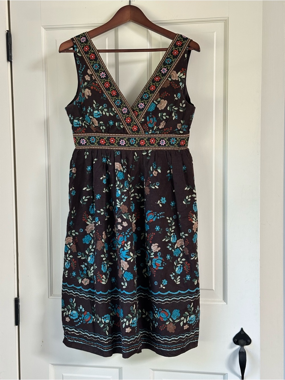Y Apparel Brown Floral V-Neck Sleeveless Midi Dress, Size M.